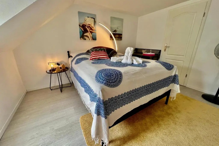 Room 2 of 12