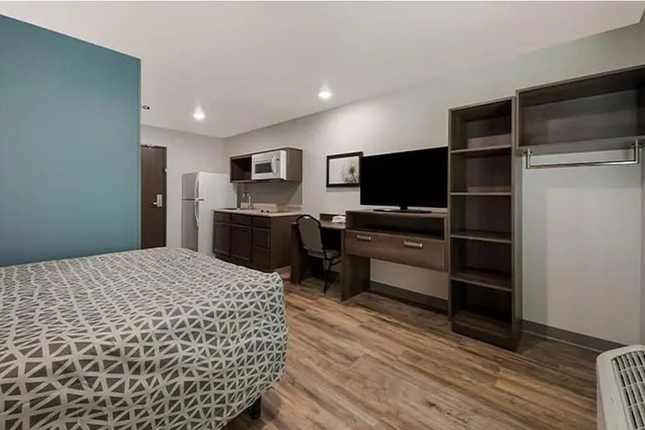 Room 17 of 34