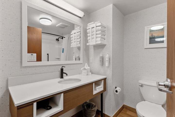 2 Queen Bed Accessible Room with Accessible Tub (5 of 35)