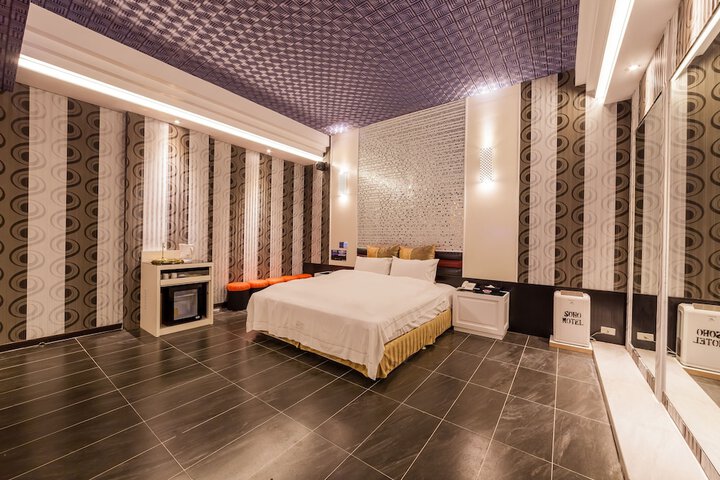 Room 30 of 216