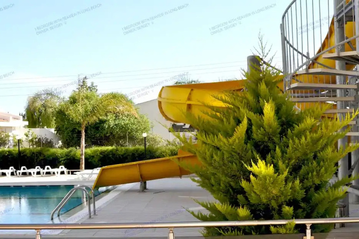 Pool 4 of 6