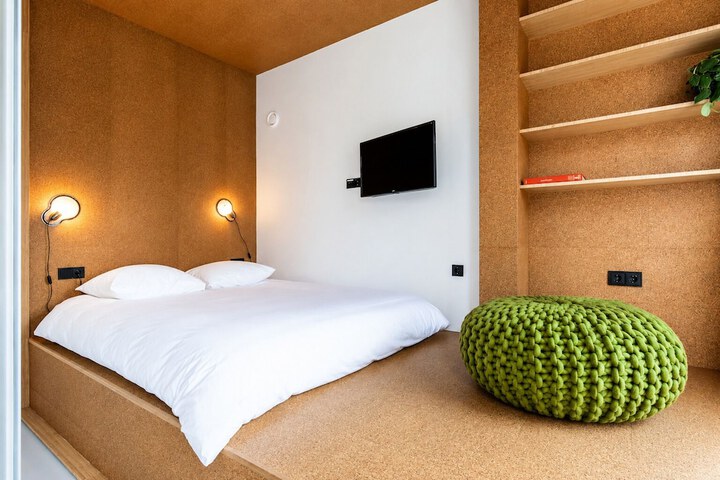 Room 13 of 37