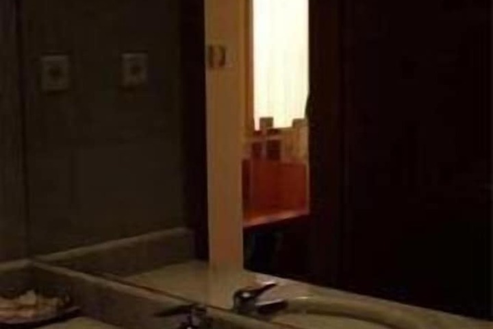 Room 25 of 65