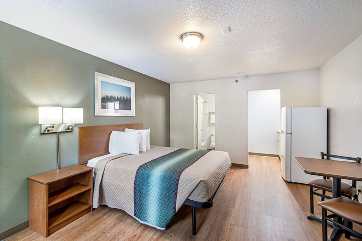 Studio Queen Bed (2 of 3)