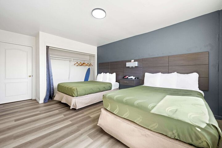 2 Queen Beds (14 of 14)