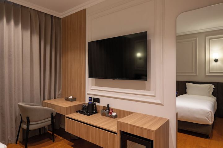 Room 14 of 37