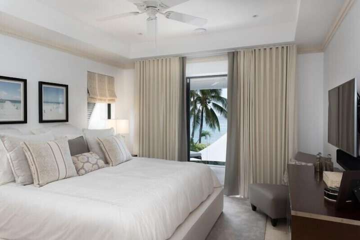 Room 2 of 33