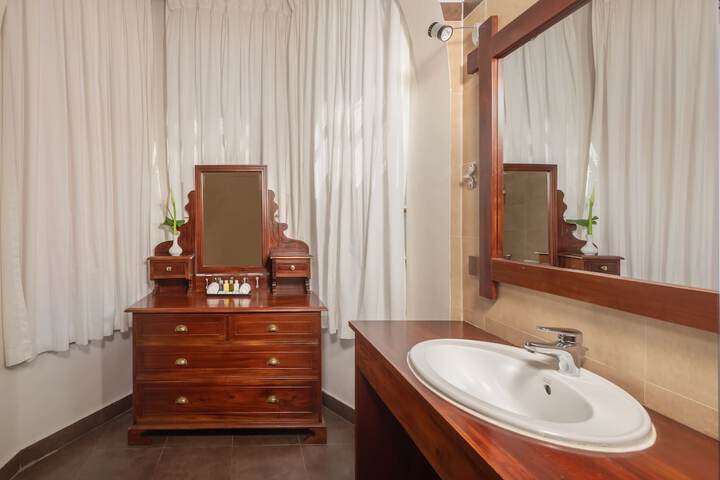 Room 44 of 104