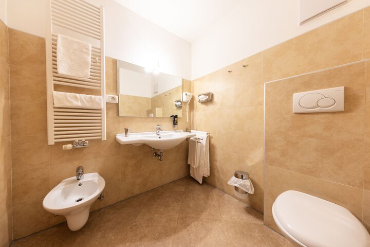 Room 14 of 30