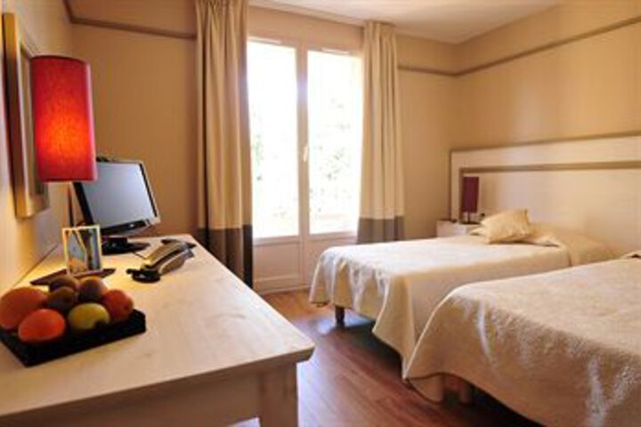 Room 7 of 33