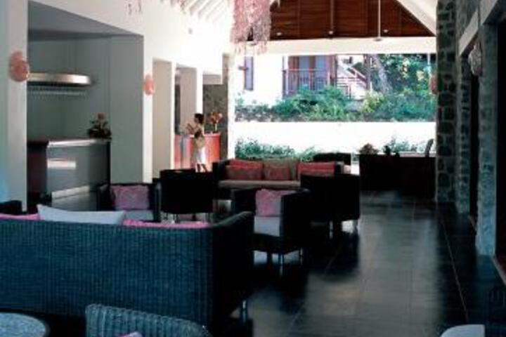 Entrance & Lobby