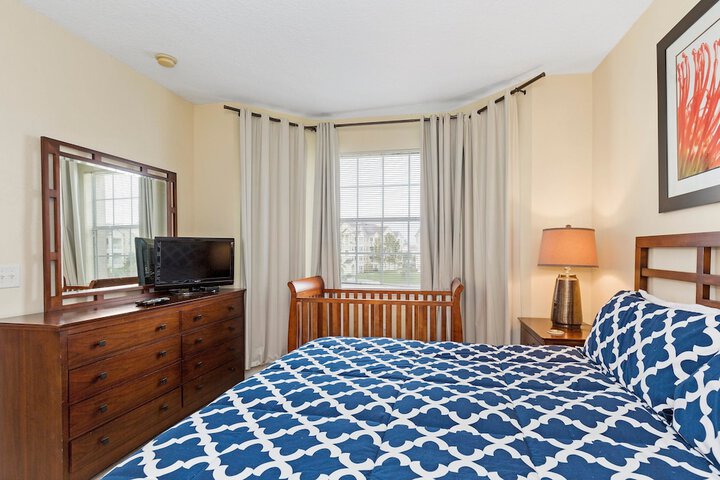 Room 4 of 18