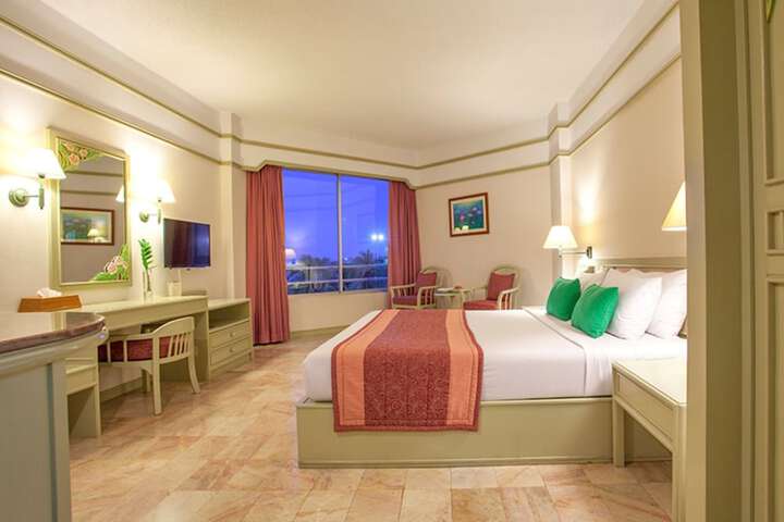 Room 18 of 122