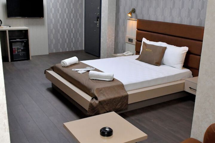 Room 12 of 18