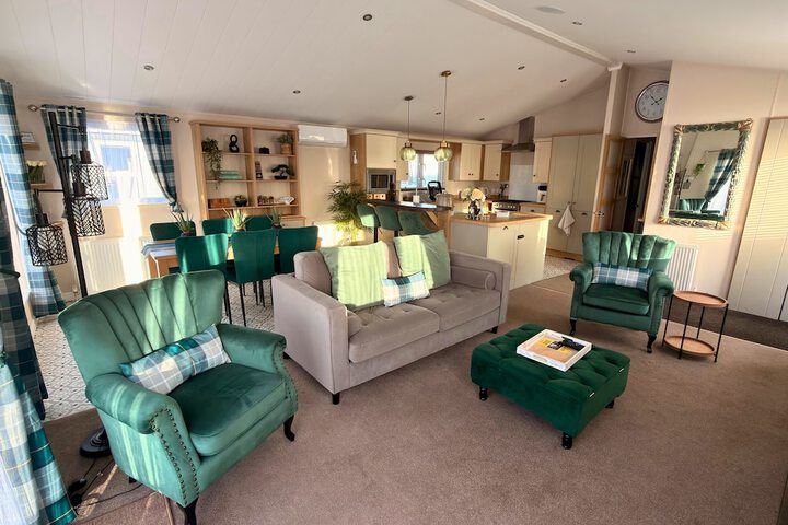Room 5 of 18