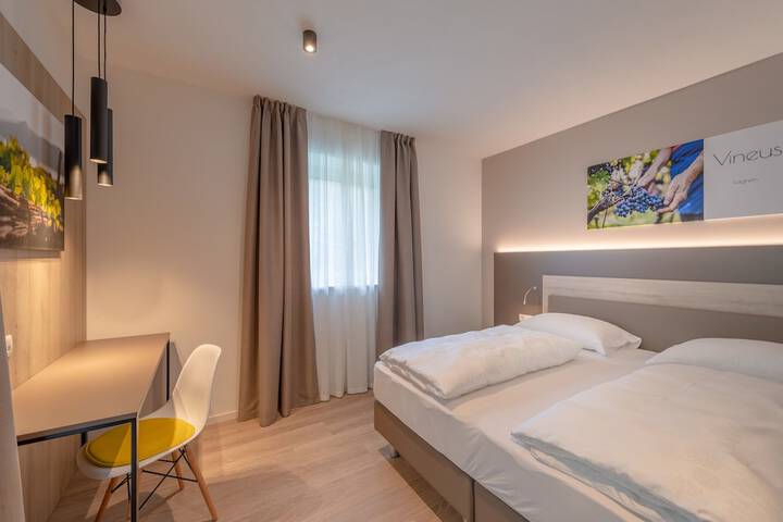 Room 25 of 172