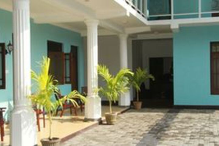 Hotel Exterior 3 of 9
