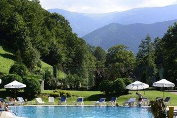 Pool 21 of 28