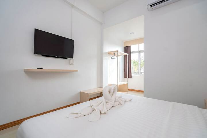 Room 11 of 48
