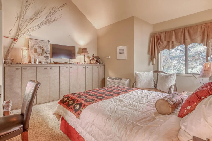 Room 4 of 13