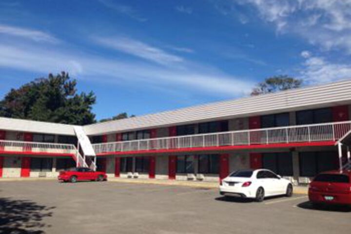 New Plaza Motel