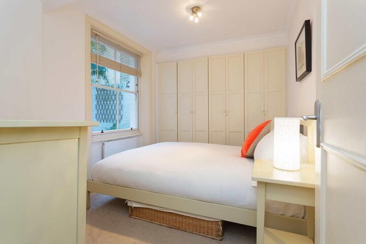 Room 2 of 3