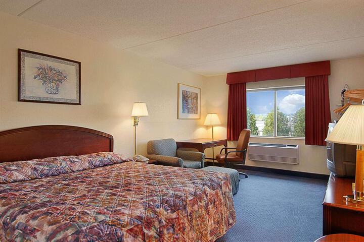 2 Double Beds (13 of 14)