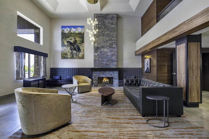 Entrance & Lobby
