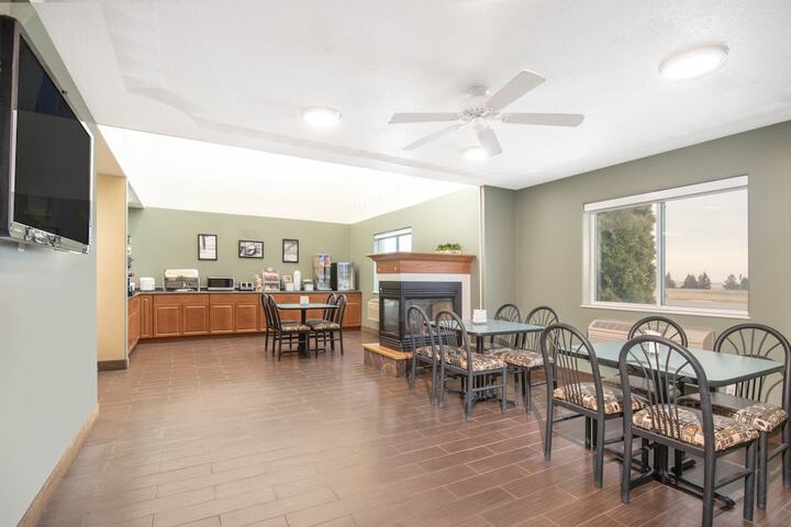 Breakfast/Coffee Service 13 of 21