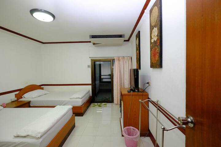 Room 6 of 39