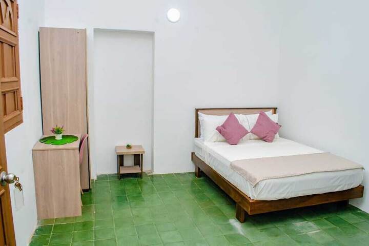 Room 2 of 25