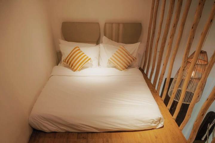 Room 25 of 61