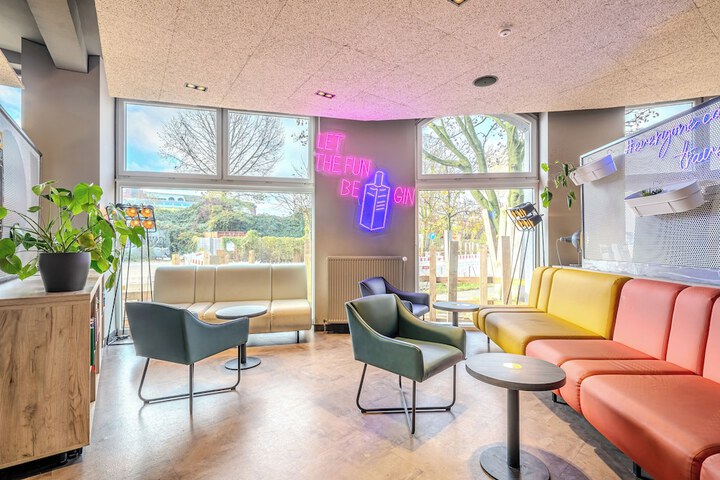 Entrance & Lobby