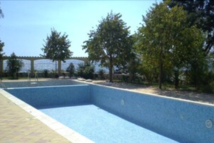 Pool 12 of 24