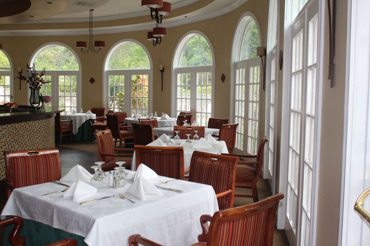 Dining 24 of 37