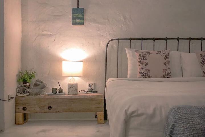 Room 4 of 84