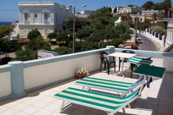 Sundeck 8 of 10