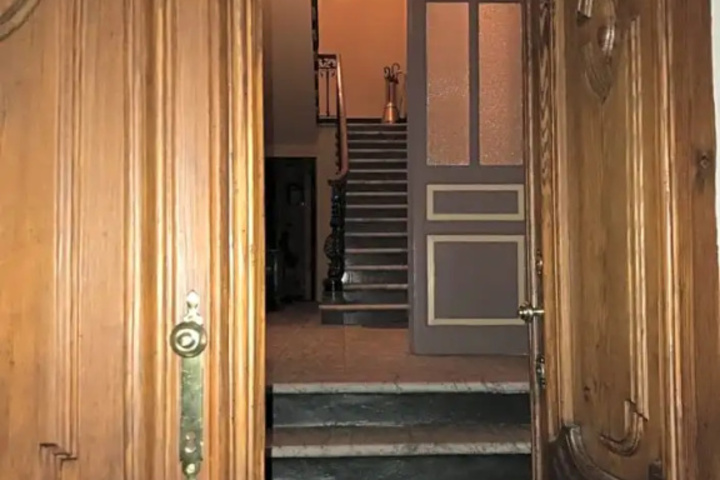 Room 13 of 18