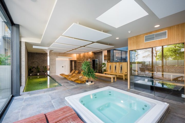 Pool 44 of 74
