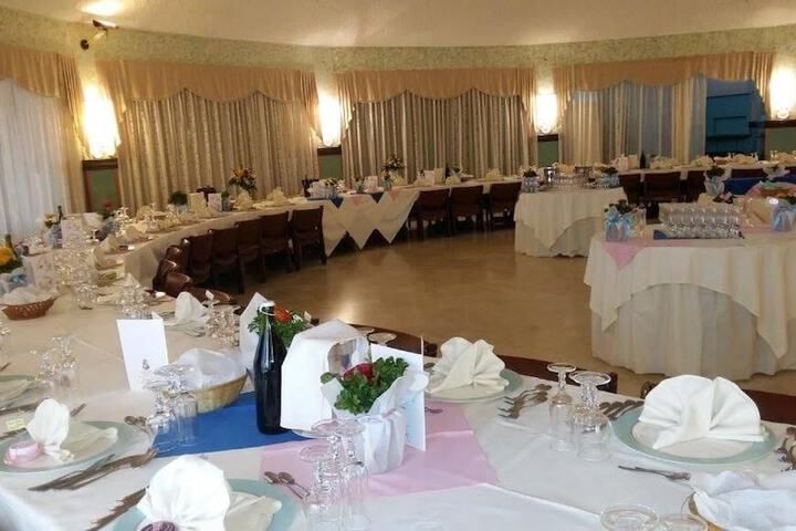Ballroom/Hall 25 of 30