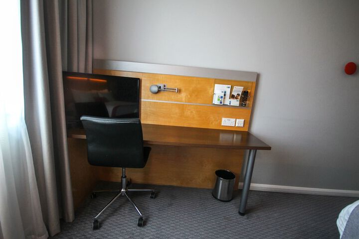 Room 3 of 60