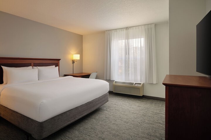 Room 10 of 32