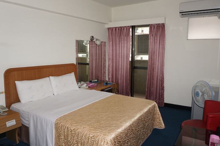 Room 27 of 96