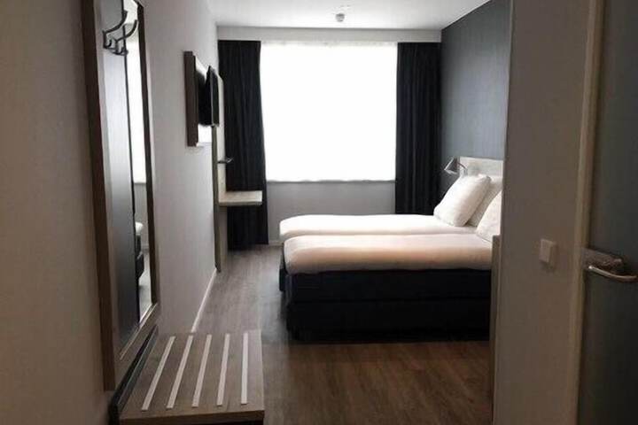 Room 12 of 33