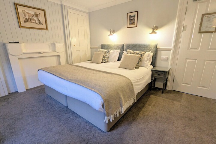 Room 34 of 122