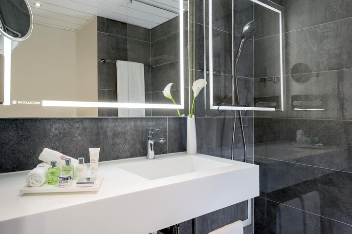 Bathroom Interior Photo