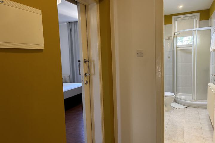 Room 53 of 110