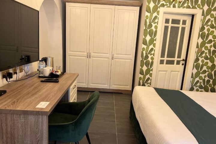 Room 10 of 97