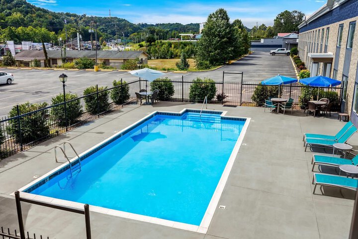 Pool Hotel