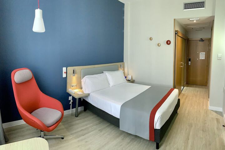 Room 7 of 30